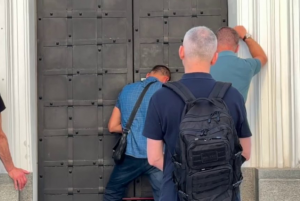 КИЇВ. Без судового вердикту представники заповідника зламали замки на ще одному храмі Києво-Печерської Лаври