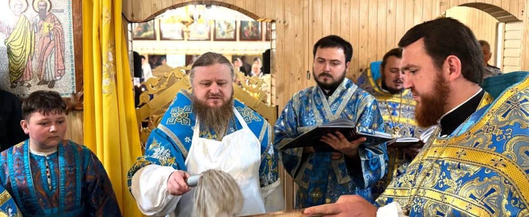 На Закарпатті у селі Ділове освятили престол Петро-Павлівського храму