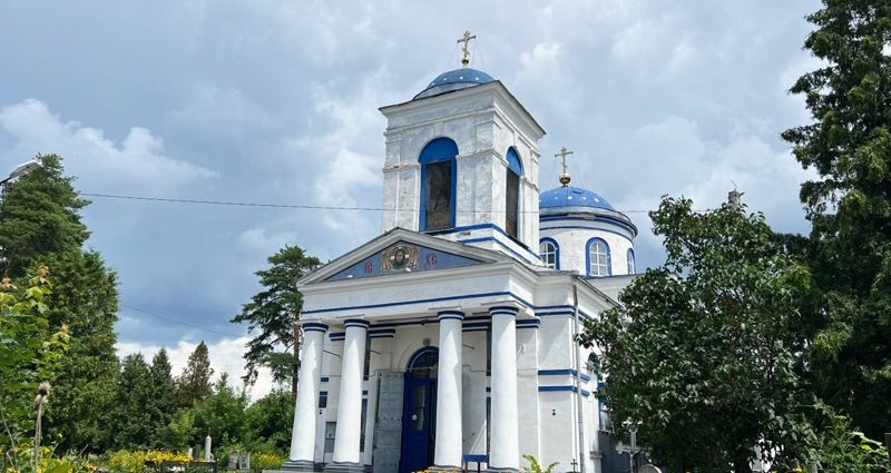 У Сумах внаслідок ворожого авіаудару зазнав руйнувань Петропавлівський храм