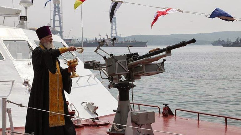 Російські попи замінюють місцевих колаборантів у храмах на окупованих українських територіях