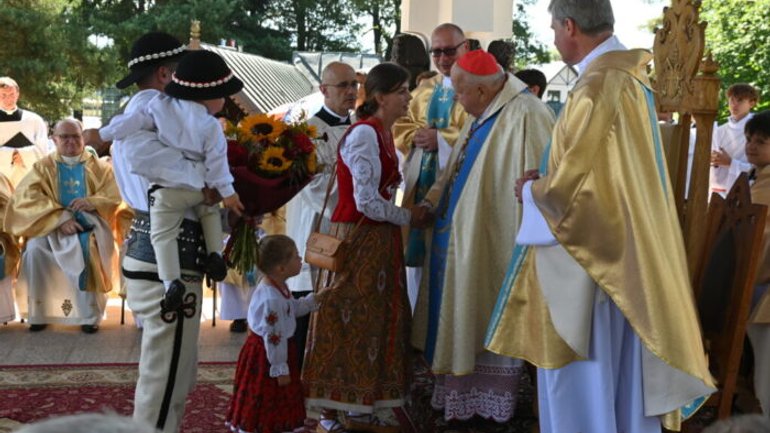 Кардинал Станіслав Дзівіш закликав поляків відкинути чвари та продовжити допомогу Україні