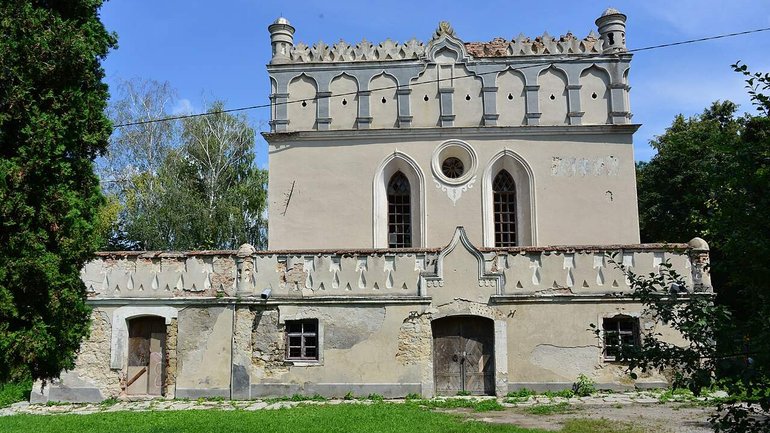 На Тернопільщині вандали понівечили старовинну синагогу XVII століття