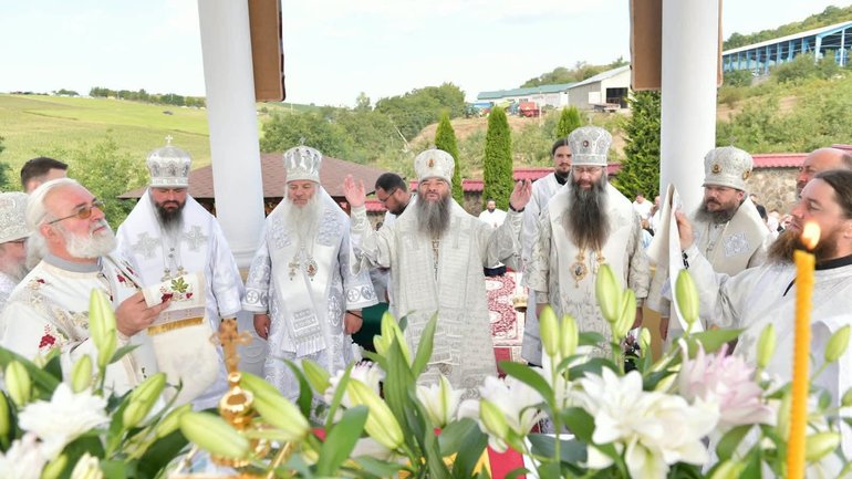 Єпископ Московського Патріархату з Молдови відвідав однодумців з УПЦ МП на Буковині