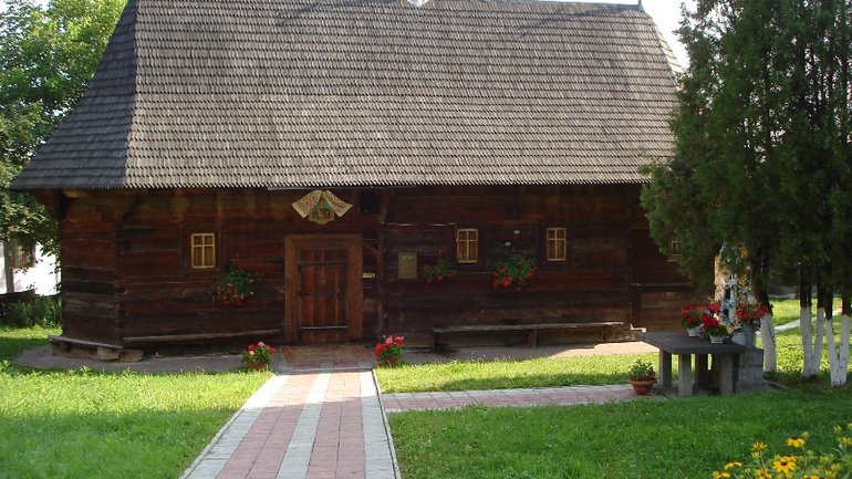 Чернівецька прокуратура через суд захищає найдавнішу церкву міста