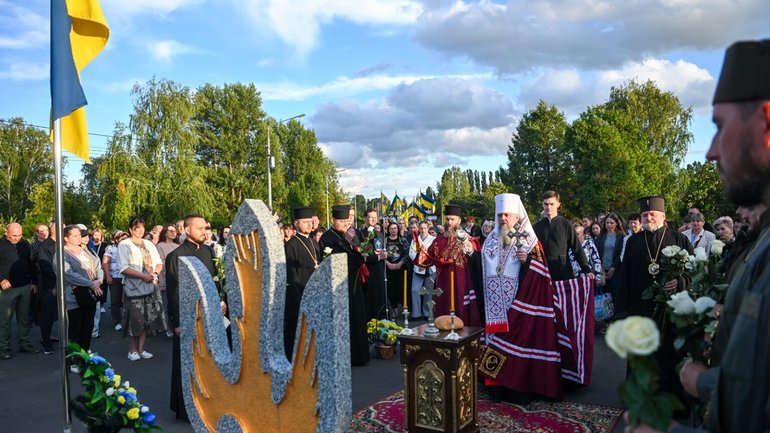 Митрополит Епіфаній у Черкасах відслужив панахиду за загиблими українськими воїнами