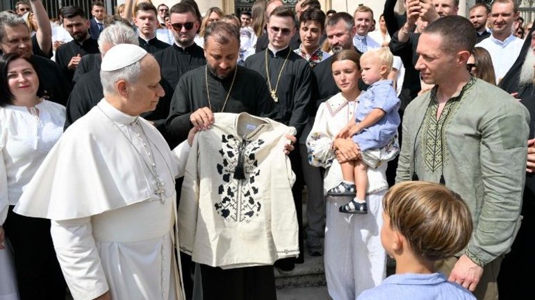 Папа Лев XIV отримав особливі подарунки від молоді УГКЦ