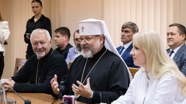 Візит Глави УГКЦ до Івано-Франківського медуніверситету: освячення мозаїки та обговорення викликів медицини у часи війни
