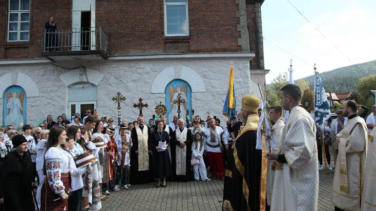 На Прикарпатті урочисто освятили відновлену обитель УГКЦ, яку свого часу купив Андрей Шептицький