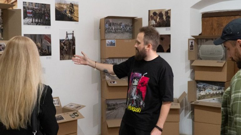 У Києво-Печерській лаврі завершилася фотовиставка про бойовий шлях білоруських добровольців Полку Калиновського