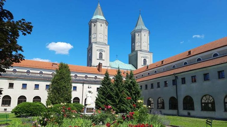 У Польщі громадянин України влаштував різню в монастирі: є загиблий і поранені