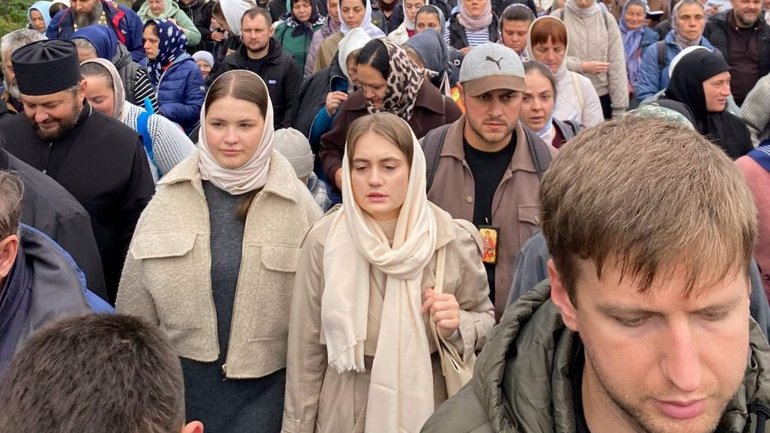 На Буковині віряни УПЦ МП здійснили масову ходу до святині
