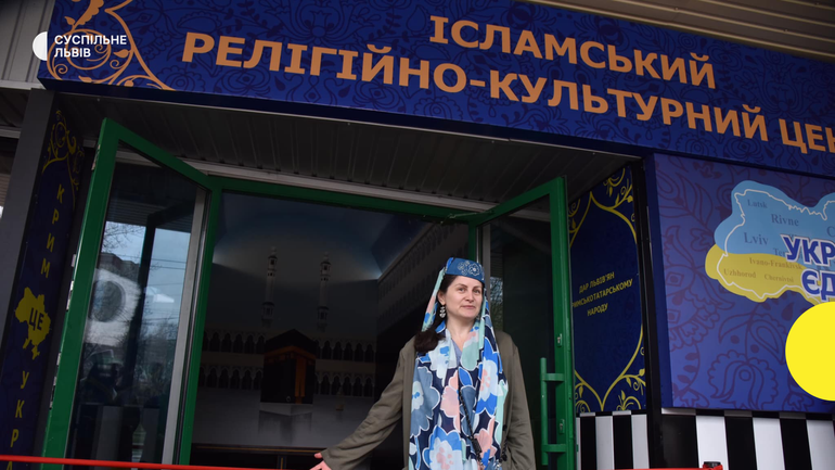 Поліція Львова розшукує вандала, який залишив свастику на будівлі ісламського центру