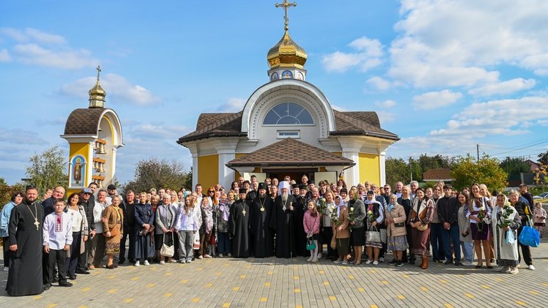 Предстоятель ПЦУ освятив нові дзвони для Миколаївського храму на Київщині