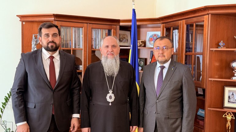 Предстоятель ПЦУ зустрівся з українським дипломатом у Польщі