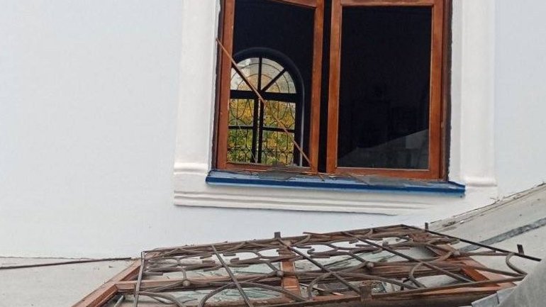Знаменський храм УПЦ МП у Херсоні зазнав руйнувань через авіаудар РФ