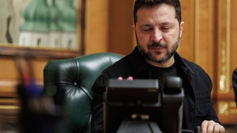 Володимир Зеленський провів телефонну розмову з Папою Левом XIV