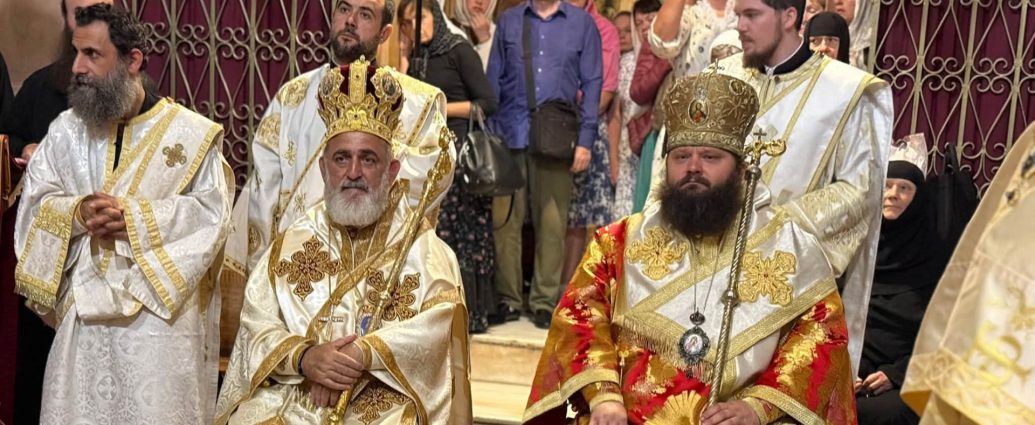 У Єрусалимі митрополит Пимен разом із паломниками з України взяв участь у нічній Літургії біля Гробу Господнього