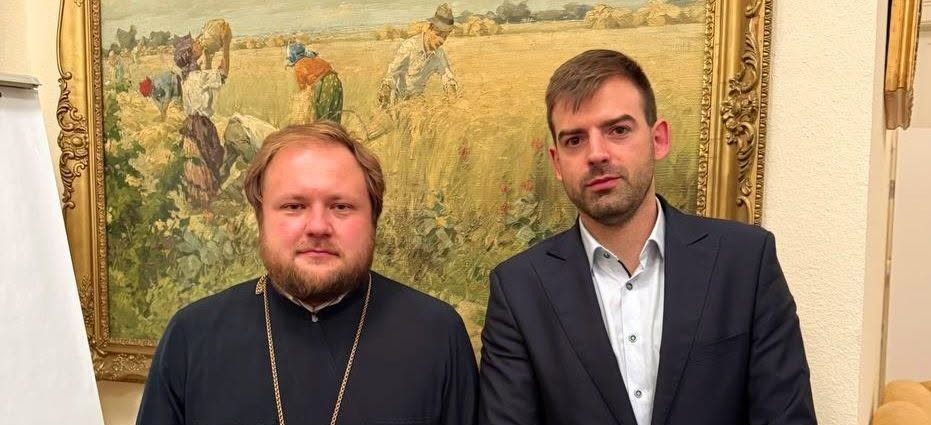 Зустріч настоятеля парафії УПЦ в Будапешті з представником держсекретаріату Угорщини доктором Іштваном Четі