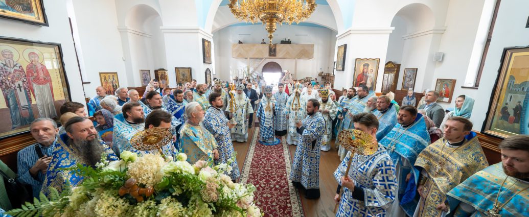 Предстоятель очолив престольне свято храму Світлописаного образа Богородиці у Києві