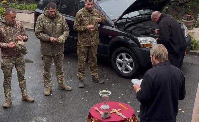 Пантелеймонівська парафія Бориспільської єпархії передала три автомобілі для ЗСУ