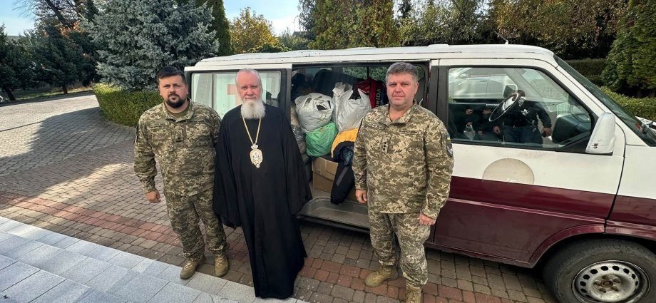 Митрополит Феодор із Мукачівської єпархії передав нову партію допомоги ЗСУ