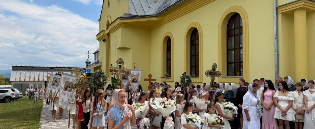 У Хустській єпархії освячено престол Преображенського храму в селі Залом