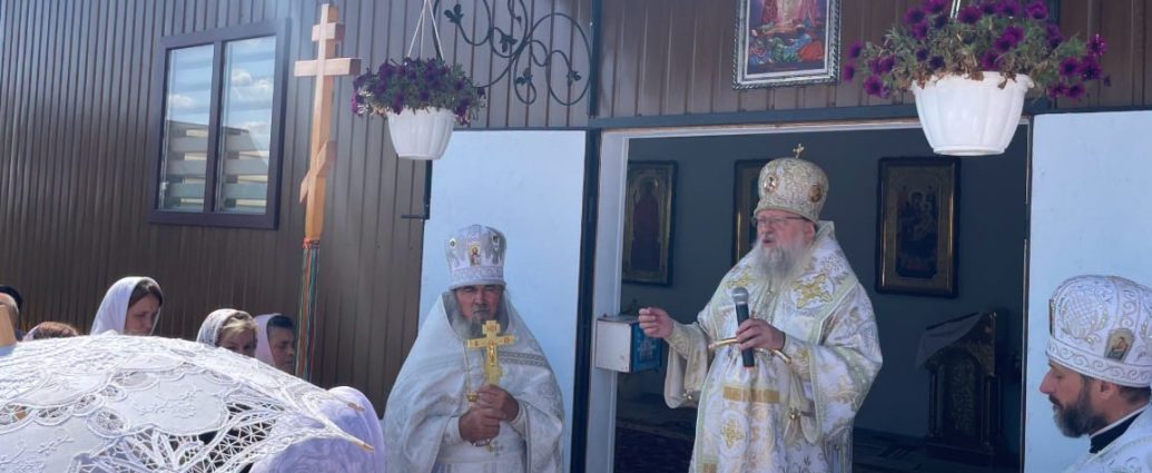 На Буковині митрополит Мелетій освятив новий храм для громади, яка втратила свою святиню