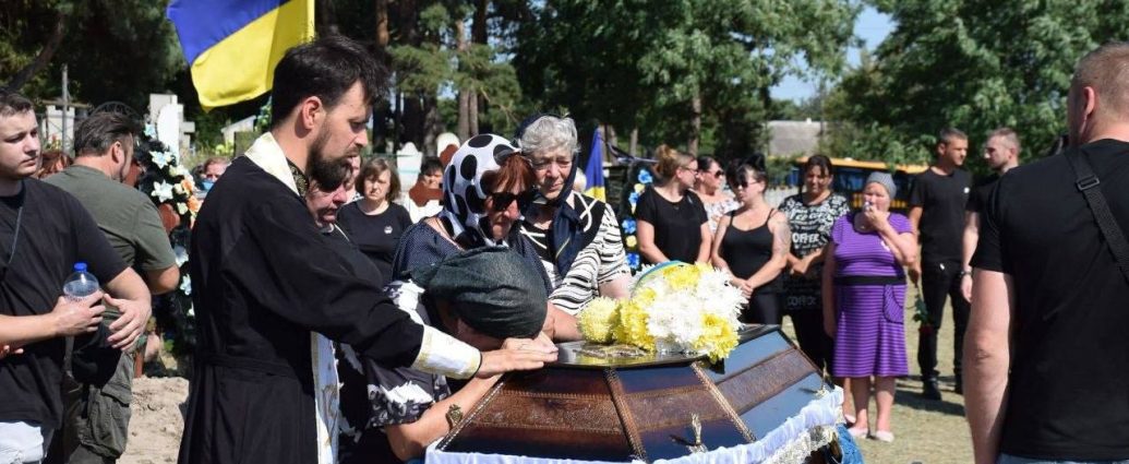 Остання земна дорога Героїв: у єпархіях УПЦ попрощалися із загиблими Захисниками України