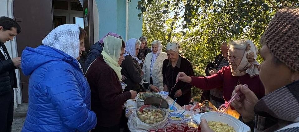 У Кам’янській та Олександрійській єпархіях організували благодійні обіди для нужденних і військових
